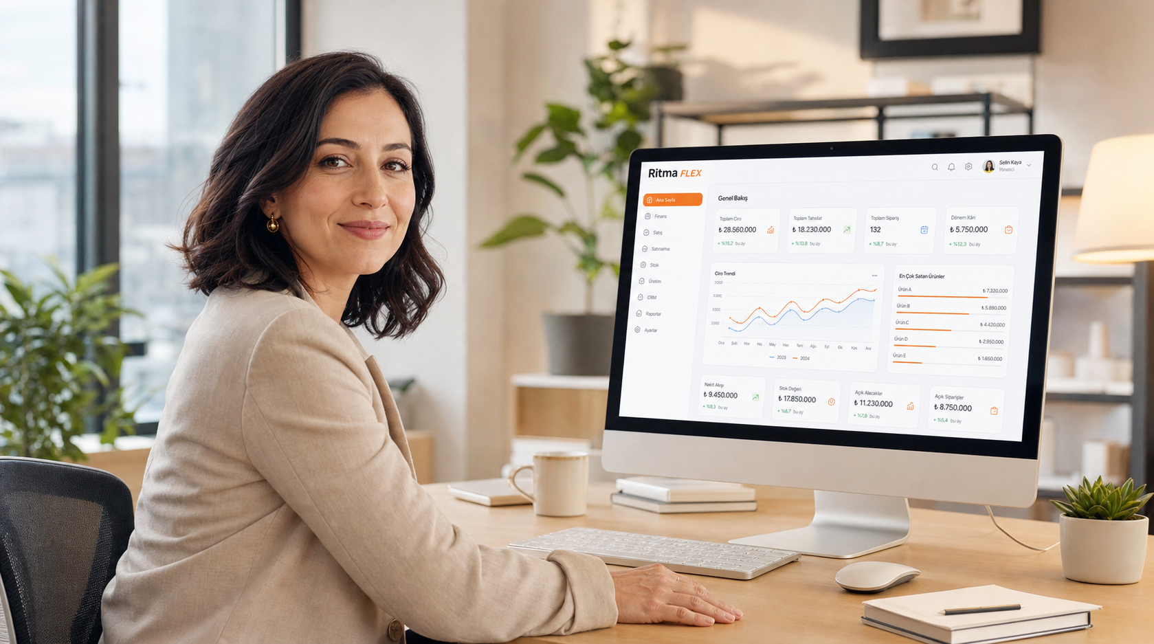 Ritma Flex ERP ekranıyla çalışan yönetici